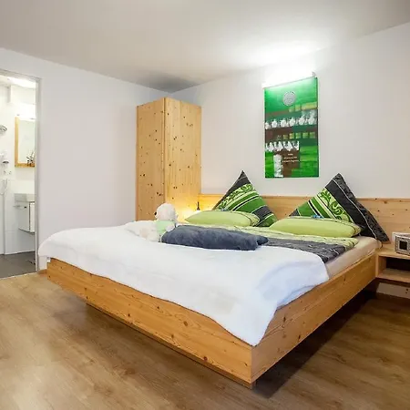 Guest house Gastehaus Waldrand Garni 3*