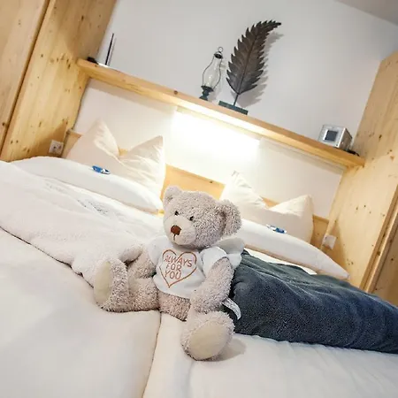 Konukevi Gaestehaus Waldrand Garni