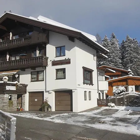 Guest house Gastehaus Waldrand Garni 3*