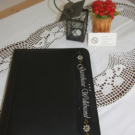 Gaestehaus Waldrand Garni 비싱